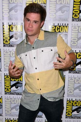 Adam Devine Wallpaper Movdata
