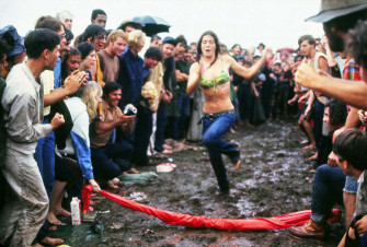 Remembering The Original Woodstock Rare Historical Photos