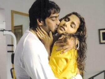 Hot Kiss Wallpaper Spicy Celeb
