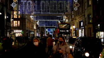 English Retailers Fret Over Christmas As Lockdown Looms Abc27