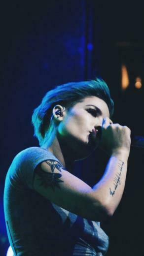 Halsey iPhone Lockscreen Wallpaper Lockscreens