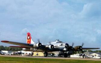B17 En Aluminium Couvert Wallpaper