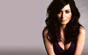 Emily Blunt Wide Wallpaper High Definition Quality