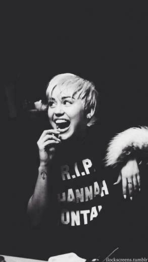 Miley Cyrus iPhone Lock Screen