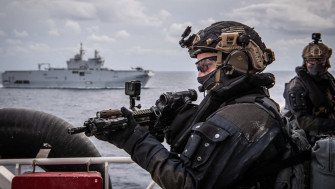 Commandos Marine During A Vbss Exercise With Wallpaper
