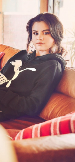 Selena Gomez Puma Cali Chase iPhone X Wallpaper