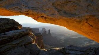 Mesa Arch In Canyonlands Utah Wallpaper