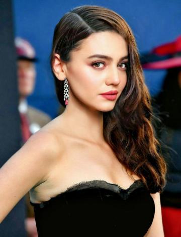 Zara Noor Abbas Hot Pic Attractive Women Hottest Bikini Photos
