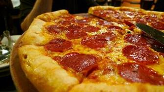Pepperoni Pizza Food HD Wallpaper