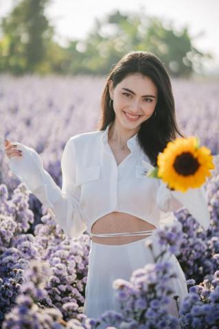 Davika Hoorne Wallpaper Posted By Christopher Johnson