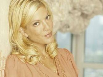 Tori Spelling Wallpaper Celebrities