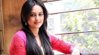 Sonakshi Sinha High Quality iPhone Wallpaper