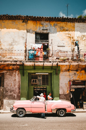 Pink Car Parked On Cuban Street Jkblzj2gb3ru6rxr Wallpaper
