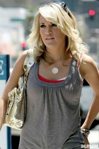 Carrie Underwood iPhone Wallpaper