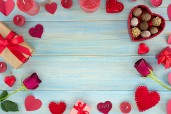 Romantic Love Heart Candy Rose Chocolate Gift Holiday Wallpaper