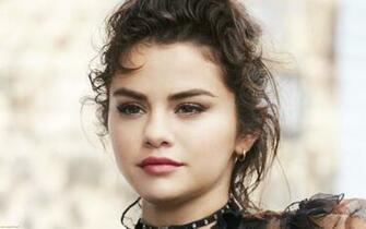 Selena Gomez Coach Campaign Yt1 HD Wallpaper
