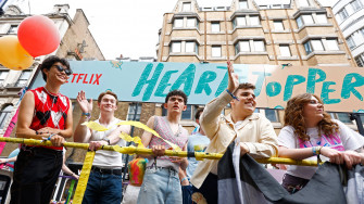 Heartstopper S Cast Proudly Gives The Finger To Anti Lgbtq