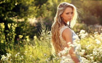 Blonde Girl Wallpaper