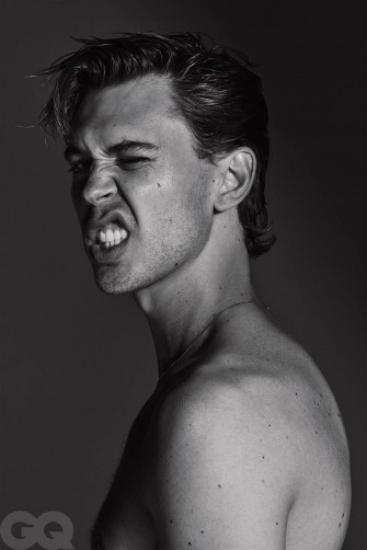 Austin Butler Posing For A Gq Photoshoot Wallpaper