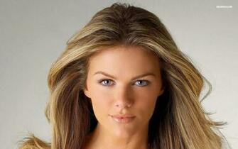 Brooklyn Decker Wallpaper