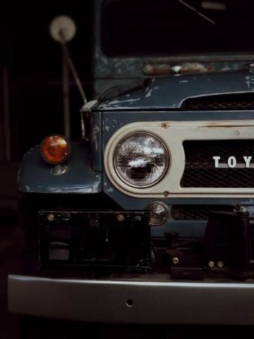 Shallow Focus Photography Of Toyota Car Photo Jalan Cikunir