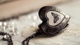 Pendant Love HD Wallpaper Background