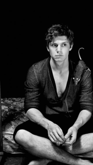 Evan Peters Wallpaper