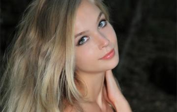 Wallpaper Look Girl Face Smile Sweetheart Model Hair Blonde
