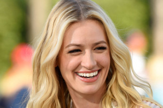 Beth Behrs Picture Wallpaper