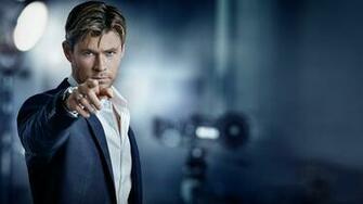 HD Wallpaper Chris Hemsworth Suit