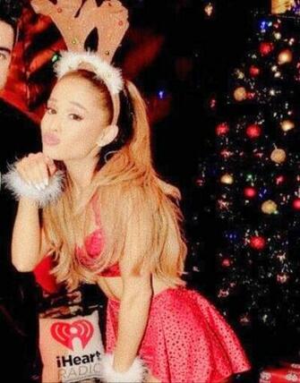 Ariana Grande Christmas Wallpaper Xbem Christmas21club Site