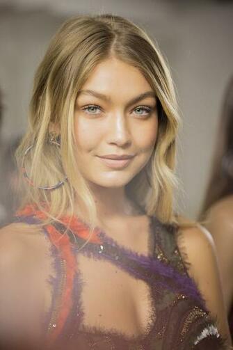 Gigi Hadid Wallpaper Collection For