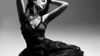 Anne Hathaway Black And White Desktop Wallpaper StylishHDwallpaper