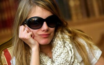 Melanie Laurent Wallpaper