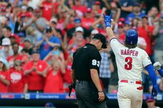Phillies Vs Mets Should Bryce Harper Or Rhys Hoskins Be