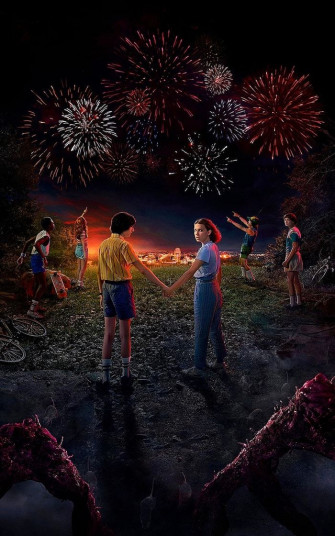 Stranger Things Desktop Wallpaper Mike Eleven Holding Hands Lucas