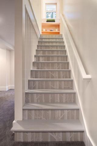 Fabulous Ideas That Bring Wallpaper To The Stairway