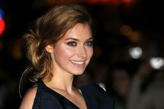 Imogen Poots HD Wallpaper For Desktop