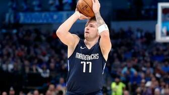 Doncic Rolls With Nowitzki Watching Mavs Rout Cavs
