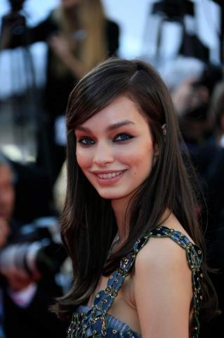 Luma Grothe Pour La Montee Des Marches De Carol Photo Background
