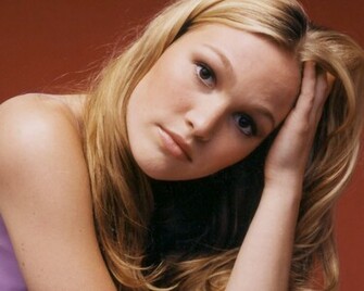 Julia Stiles Wallpaper
