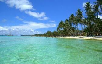 Crystal Clear Water Beach In The Summer HD Wallpaper