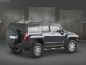 Hummer H3 Street Info Wallpaper