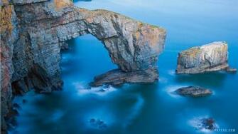 Green Bridge Of Wales In Pembrokeshire Coast National Park Wallpaper