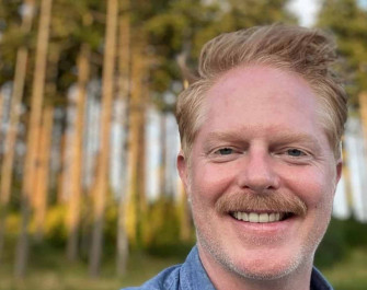 Jesse Tyler Ferguson Modern Family Wallpaper