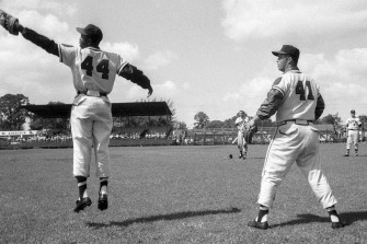 Hank Aaron Jumping On Field Ayvtmt6jff4fvzlh Wallpaper