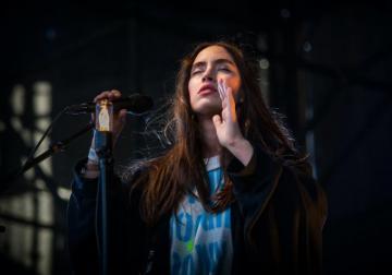 Woman Singer Pictures Image