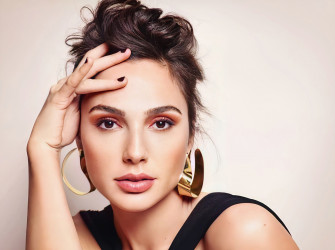 Gal Gadot Wallpaper 4k Portrait Face Closeup