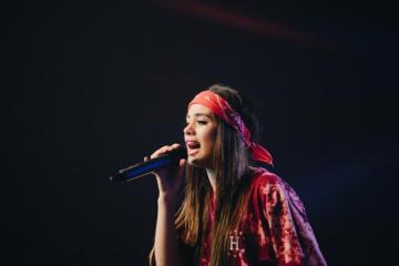 Female Singer Pictures Image