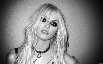 Previous Wallpaper Taylor Momsen Next